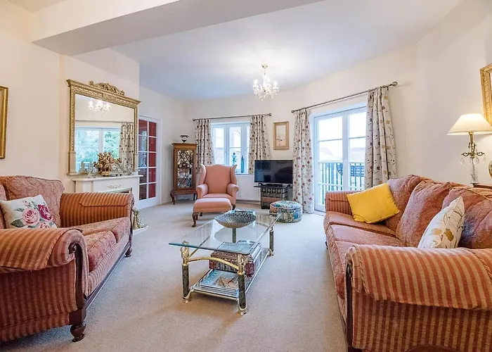 4 Ropers Court, Lavenham