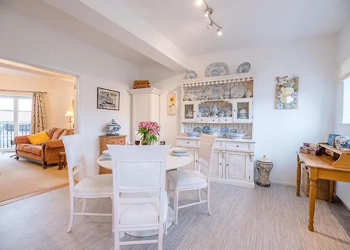 4 Ropers Court, Lavenham