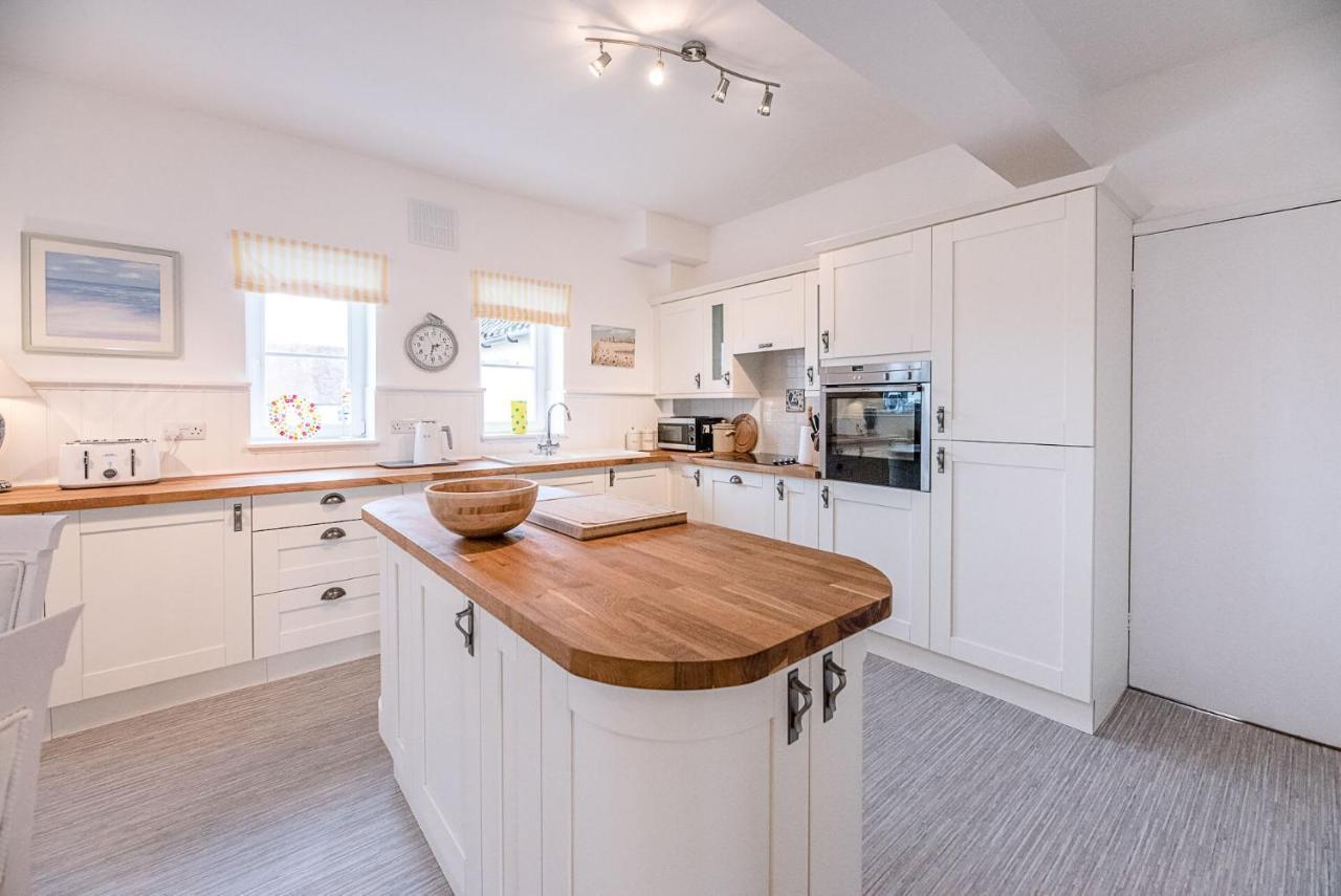 4 Ropers Court, Apartment