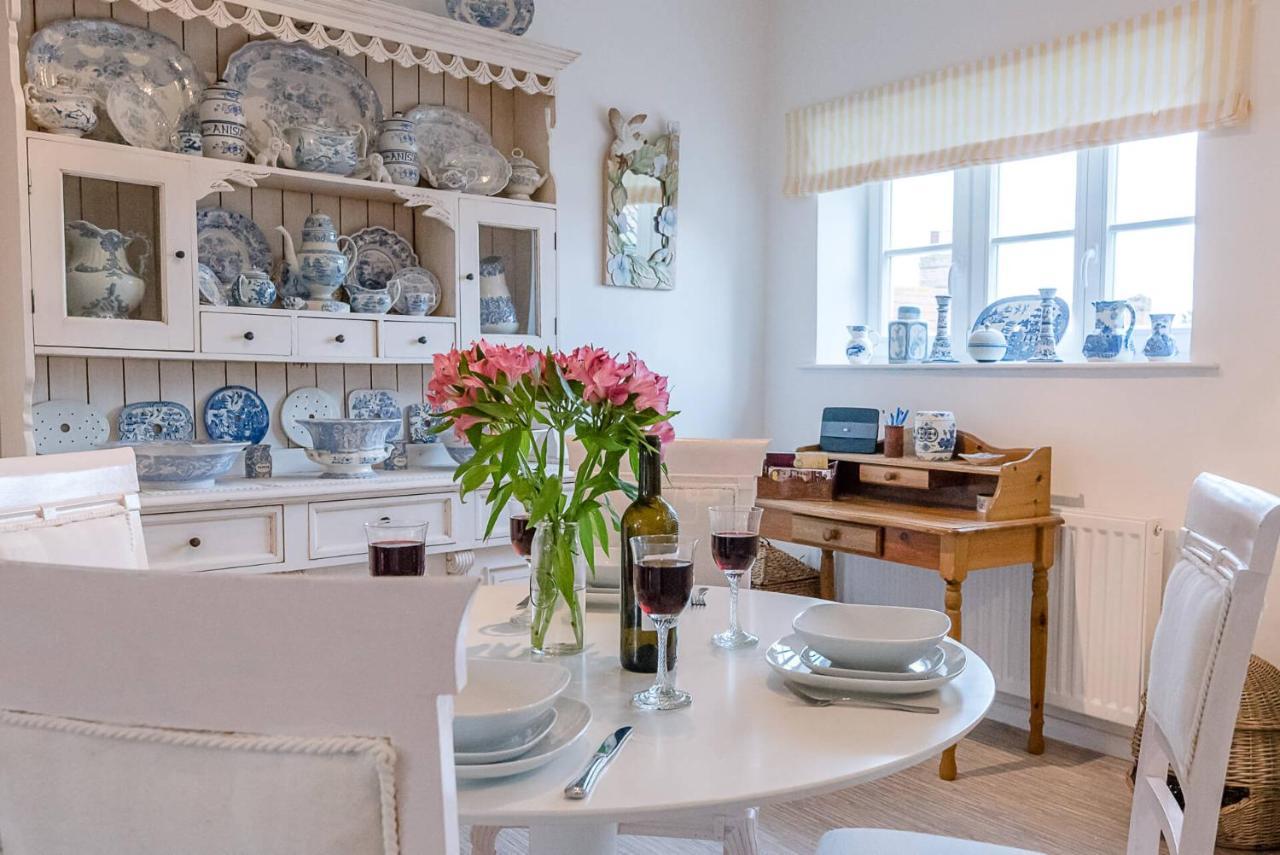 4 Ropers Court, Apartment