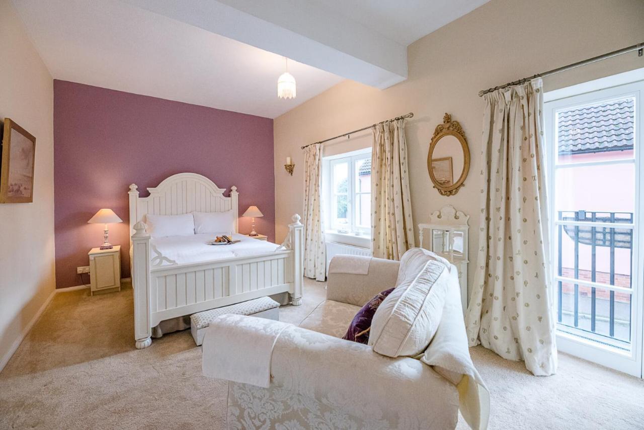 4 Ropers Court, Apartment *