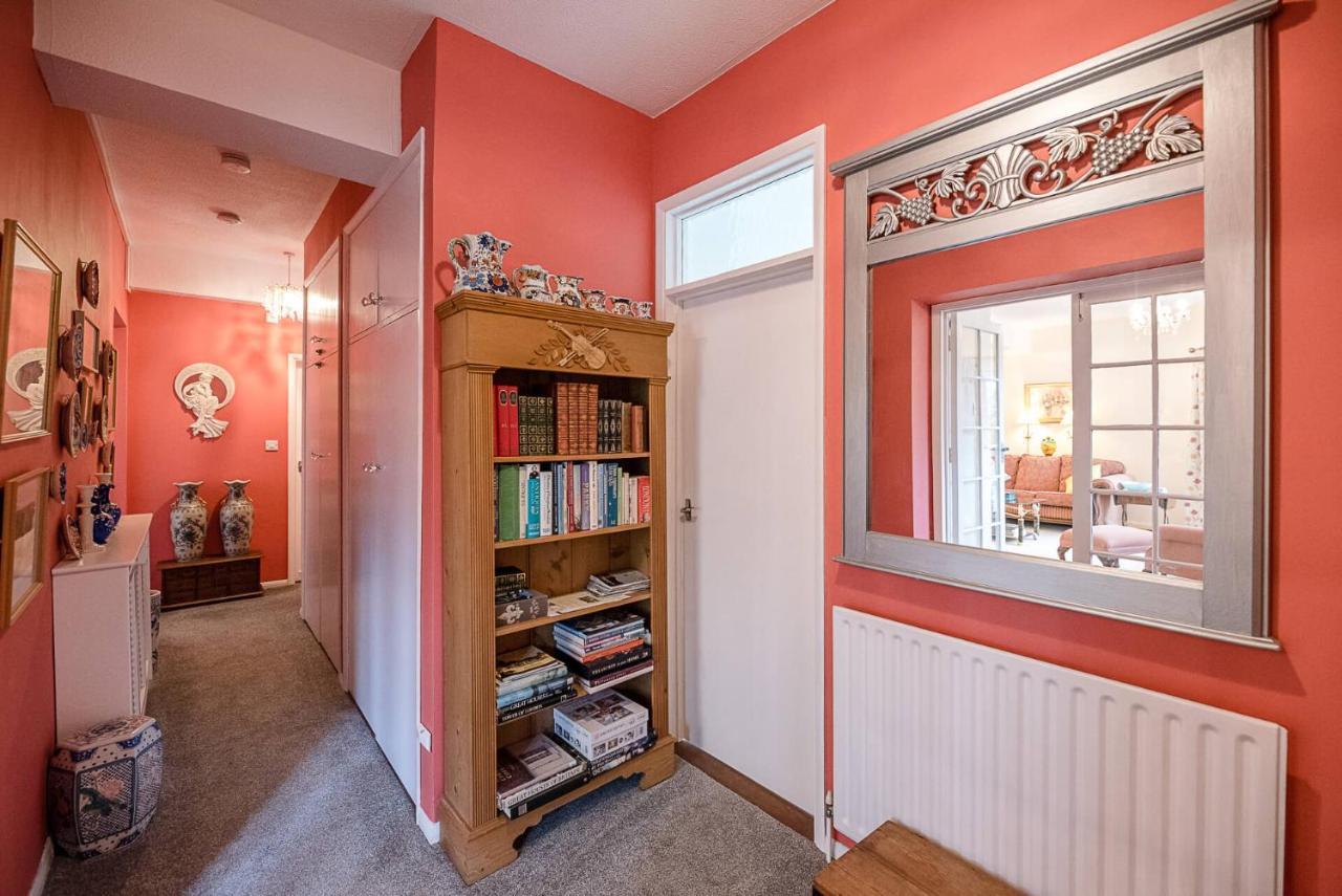 4 Ropers Court, * Lavenham